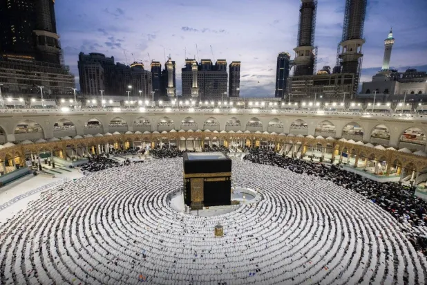 Worshippers are seen at the Grand Mosque in the holy city of Makkah, Saudi Arabia. (Asharq Al-Awsat)