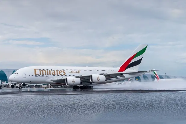 طائرة تتبع طيران الإمارات (صفحة مطار دبي على «فيسبوك»)