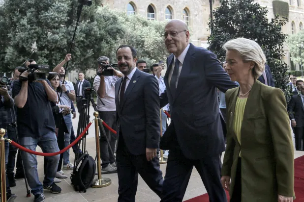 استقبال نجیب میقاتی، نخست وزیر لبنان، از نیکوس کریستودولیدس، رئیس جمهور قبرس و اورسولا فون در لاین، رئیس کمیسیون اروپا در کاخ دولت ( dpa)