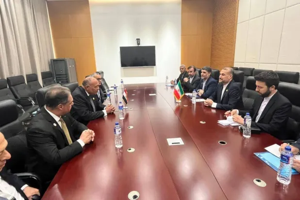 Egyptian Foreign Minister Sameh Shoukry and his Iranian counterpart Hossein Amir-Abdollahian meet in Banjul (Egyptian Foreign Ministry)