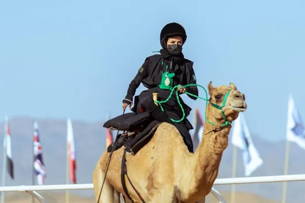 الهجانة السعودية خلود خلال سباق القدرة الدولية للهجن بالعلا (الشرق الأوسط)