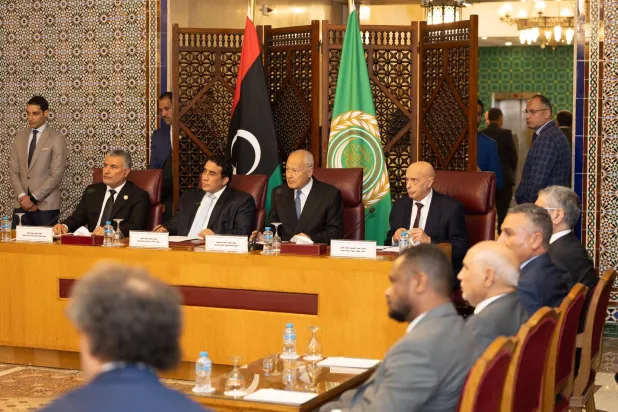 أمين الجامعة العربية أحمد أبو الغيط يتوسط صالح والمنفي وتكالة في اجتماع سابق بمقر الجامعة في القاهرة (مجلس الدولة)