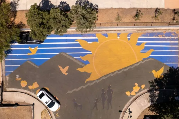 طلاء عاكس لأشعة الشمس يقلل حرارة أجواء لوس أنجليس