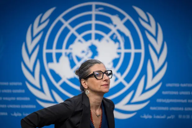 المقررة الخاصة للأمم المتحدة في الأراضي الفلسطينية فرانشيسكا ألبانيز تتحدث خلال جلسة لمجلس حقوق الإنسان بجنيف 27 مارس (أ.ف.ب)