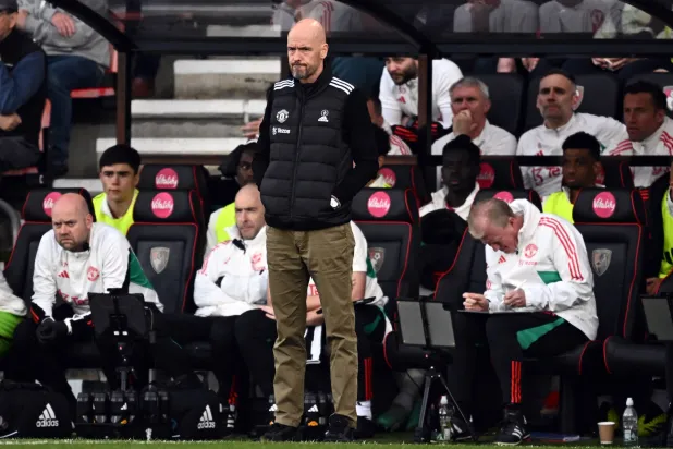 هل يستحق تن هاغ فرصة أخرى رغم الموسم السيئ الذي قدمه يونايتد؟ (رويترز)