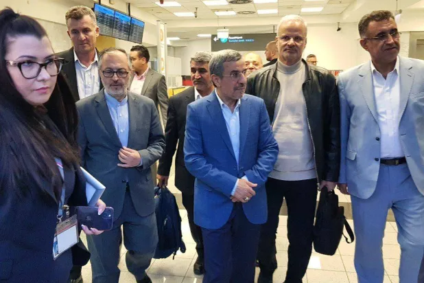 صورة نشرها الموقع الرسمي لأحمدي نجاد من وصوله إلى بودابست