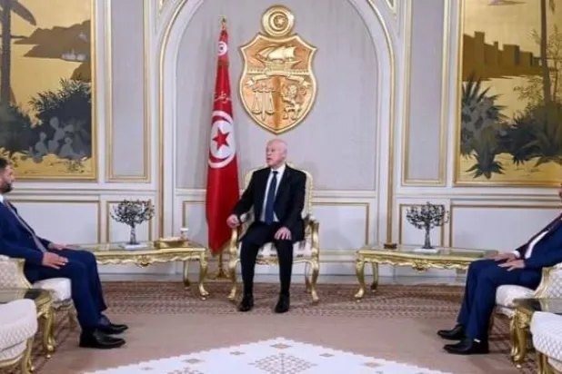 الرئيس التونسي يلتقي وزير الداخلية الليبي ونظيره التونسي قبل أيام لبحث ملفات المعابر والحدود والتهريب (موقع رئاسة الجمهورية)