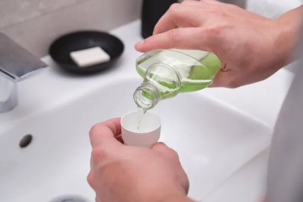 العينات جُمعت باستخدام محلول خاص تم وضعه داخل الفم لمدة زمنية محددة قبل أن يُبصق (جامعة ولاية أوهايو الأميركية)