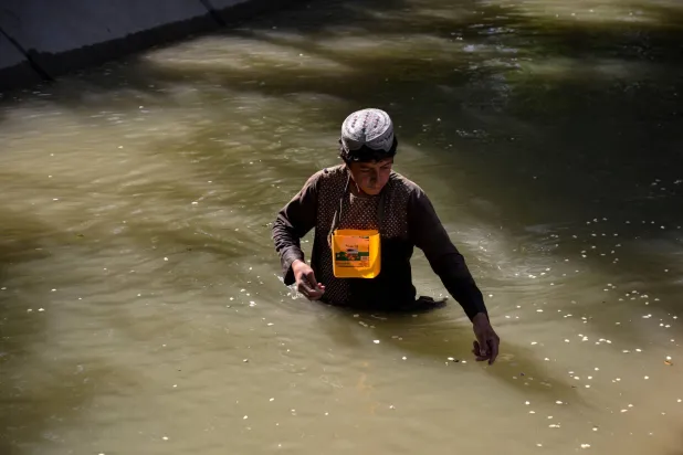 الأمطار الموسمية في أفغانستان تسببت بفيضانات مفاجئة (أ.ف.ب)