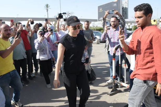 الممثلة ريهام عبد الغفور في جنازة الفنان صلاح السعدني (الشرق الأوسط)