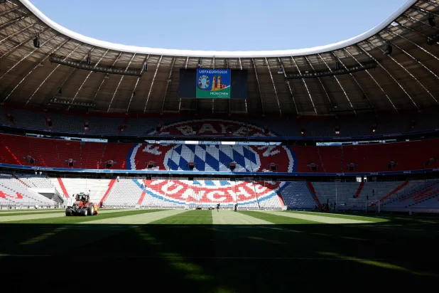 هذه الصورة الملتقطة في 13 مايو 2024 تُظهر منظراً داخلياً لملعب «أليانز أرينا» في ميونيخ بجنوب ألمانيا... وستقام بطولة كأس الأمم الأوروبية لكرة القدم 2024 في الفترة من 14 يونيو إلى 14 يوليو في 10 ملاعب بجميع أنحاء ألمانيا (أ.ف.ب)