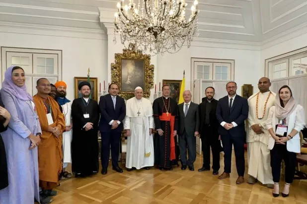 انطلاق أعمال المنتدى العالمي الأول للحوار بين الديانات والثقافات بمشاركة عدد كبير من القيادات الدينية والشخصيات السياسية البارزة (الشرق الأوسط)