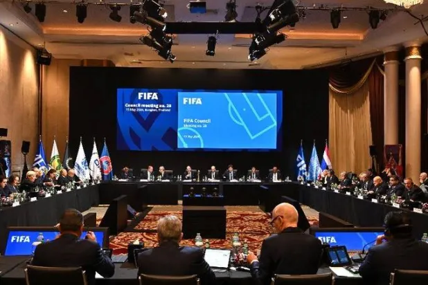 «فيفا» ذكر أنه سيقلص عدد التوقفات بالمباريات الدولية للسيدات من 6 إلى 5 (فيفا)