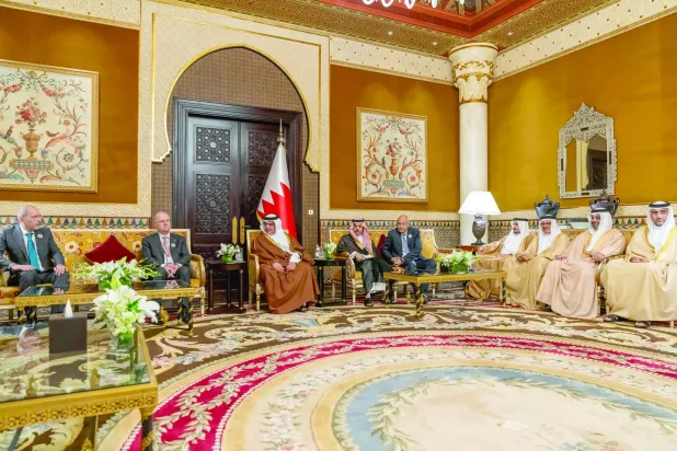 
ولي عهد مملكة البحرين يستقبل وزراء خارجية الدول العربية المشاركين في الاجتماع التحضيري للقمة العربية (واس)