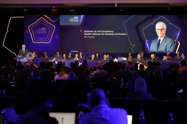 الشيخ سلمان آل خليفة خلال ترؤسه اجتماع الكونغرس الآسيوي (إ.ب.أ)