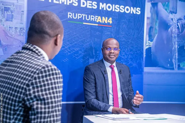 وزير المناجم البنيني سامو سيدو أدامبي أعلن السماح بتحميل أول سفينة راسية