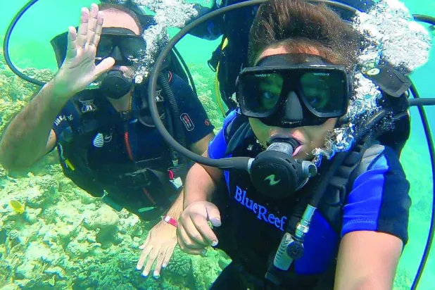 ممارسة رياضة الغوص من أهم النشاطات في الجزيرة (تصوير: محمد ورداني)