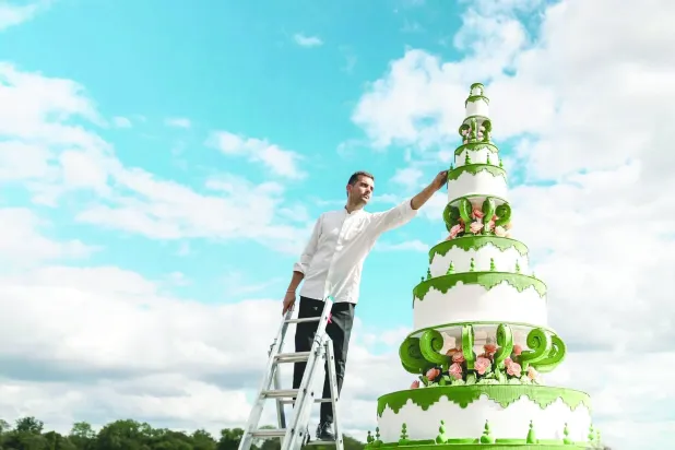 لدى الشيف الفرنسي شغف بتصميم الحلوى المميزة (نيويورك تايمز)