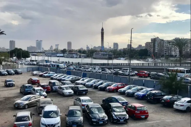 مطالِب بوقف التعامل مع شركات «النقل الذكي» في مصر (تصوير: عبد الفتاح فرج)