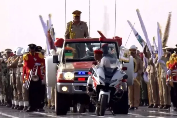 جانب من احتفال «الجيش الوطني» الليبي بذكرى إطلاق «عملية الكرامة» (قناة ليبيا الحدث)