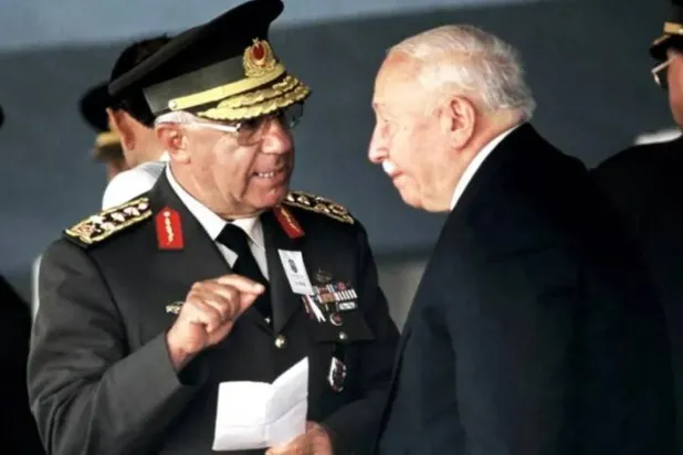 Merhum Başbakan Necmettin Erbakan'ın 28 Şubat darbesinin liderlerinden İsmail Hakkı Karadayı ile  (Arşiv)