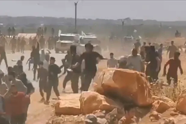  عناصر «هيئة تحرير الشام» تلاحق متظاهرين (موقع «المرصد السوري لحقوق الإنسان»)