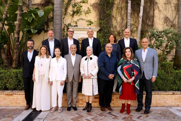 أعضاء لجنة التحكيم يكرّمون المميّزين (الجهة المنظِّمة)