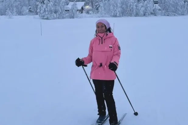 جايد فينتونيمي خلال ممارسة التزلج على الجليد في لابلاند بفنلندا (جايد فينتونيمي)