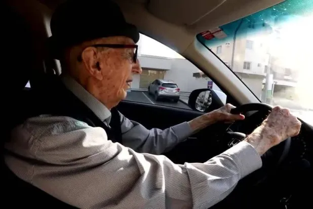 السيارات تحتوي على سموم ضارة قد تسبب مشاكل صحية (رويترز)