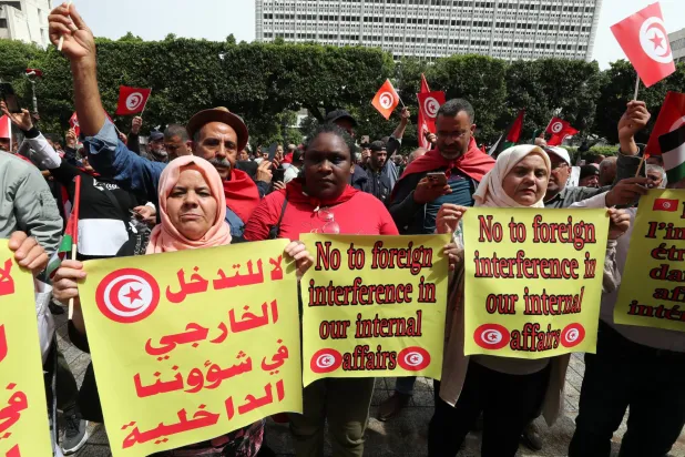 من مظاهرة الأحد في العاصمة التونسية (إ.ب.أ)