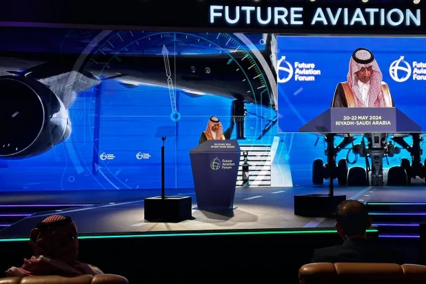 وزير السياحة خلال كلمته في مؤتمر مستقبل الطيران بالرياض (الشرق الأوسط)
