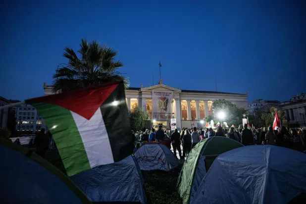 جانب من احتجاجات الطلبة في جامعة أثينا (أ.ف.ب)