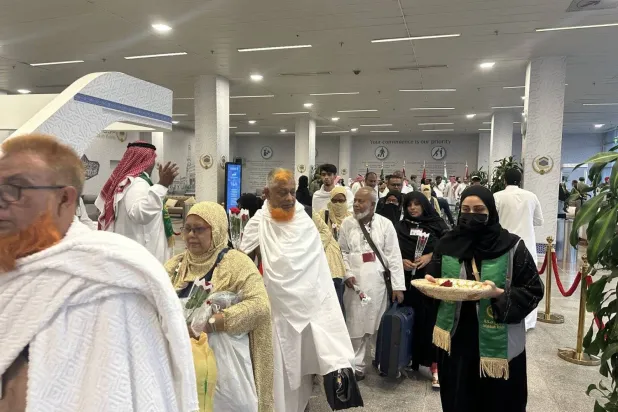 Pilgrims arrive via King Abdulaziz International Airport (Asharq Al-Awsat)
