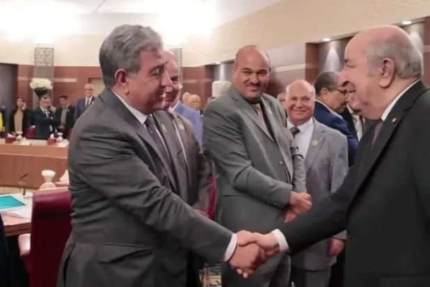 الرئيس تبون أثناء استقباله قادة الأحزاب (الرئاسة)