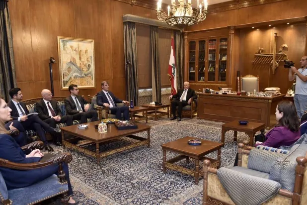 رئيس المجلس النيابي نبيه بري مجتمعاً مع بعثة صندوق النقد الدولي المكلفة الملف اللبناني في جولتها الأخيرة بلبنان (رئاسة مجلس النواب)