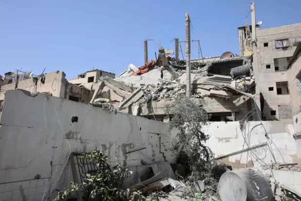  جانب من الدمار جراء القصف الإسرائيلي على غزة (أ.ف.ب) 