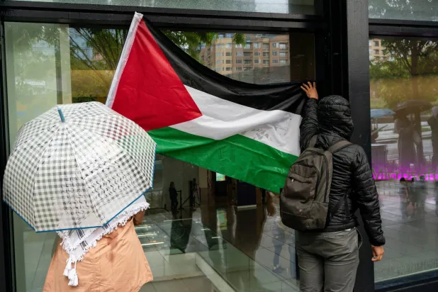 أيرلندا تعتزم الاعتراف بالدولة الفلسطينية على أساس حدود عام 1967 (رويترز)