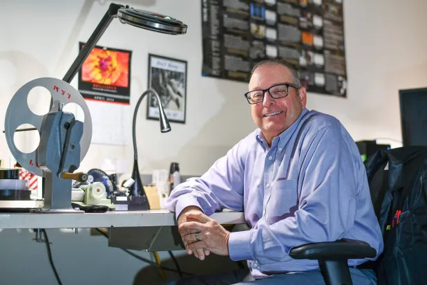 تيم ناب الرئيس التنفيذي للعمليات في غرفة التحكم (أ.ف.ب)