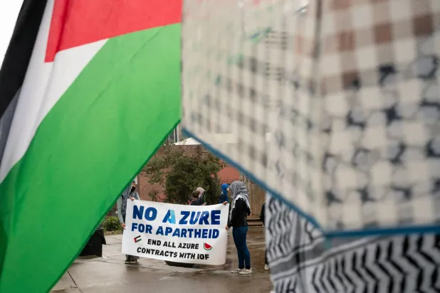 بولندا أعربت عن اعتقادها أن الحل المستقر والطويل الأمد هو وجود دولتين (رويترز)