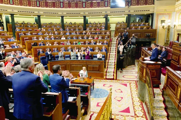 
سانشيز خلال كلمته أمام البرلمان التي أعلن فيها اعتراف إسبانيا بدولة فلسطين (د.ب.أ)