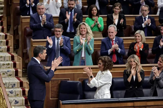 Warm applause from members of the Spanish government for Prime Minister Pedro Sanchez after he announced recognition of the State of Palestine (AFP)