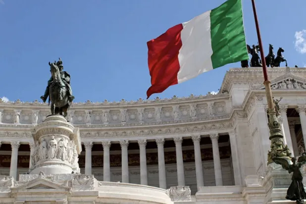 لجنة في الحكومة الإيطالية لفحص الوثائق المقدمة من الأندية للاشتراك في المنافسات (غيتي)