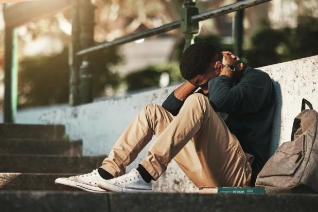 اضطرابات الصحة العقلية قد تنتقل بين الشباب (جامعة كونيتيكت)