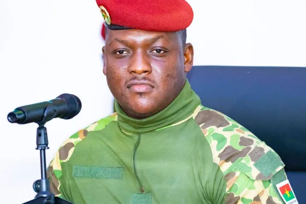 النقيب تراوري: حربنا ضد الإرهاب لا رحمة فيها (وكالة أنباء بوركينا فاسو)