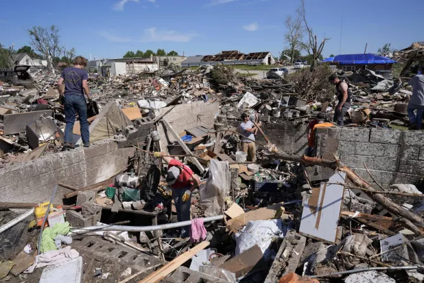 منزل متضرر من إعصار ضرب ولاية أيوا الأميركية يوم الخميس 23 مايو 2024 (أ.ب)