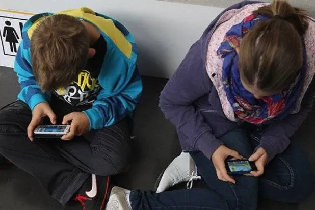 واحد من كل ثمانية أطفال في العالم عرضة من دون رضاه لمواد إباحية على الإنترنت (رويترز)