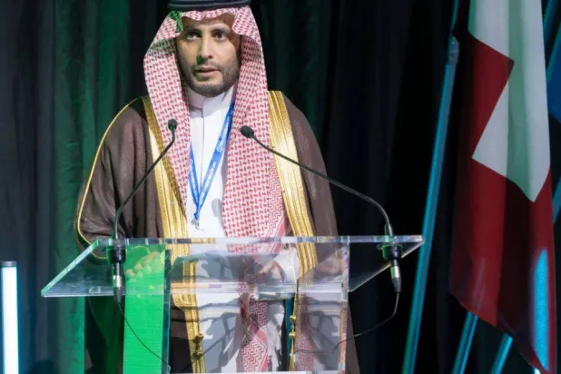 محافظ هيئة الاتصالات والفضاء السعودي محمد التميمي خلال منتدى «القمة العالمية لمجتمع المعلومات» المقام في سويسرا (إكس)
