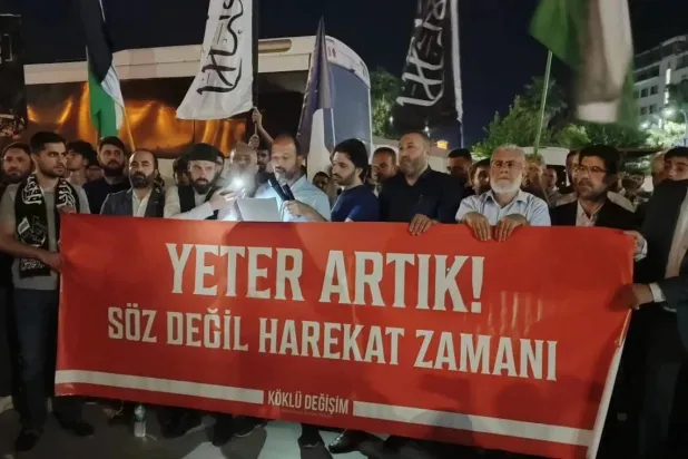 محتجون في غازي عنتاب جنوب تركيا على قصف رفح ليل الاثنين - الثلاثاء  (متداولة)