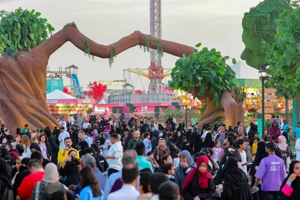 حشود كبيرة من الزوار في أحد مواقع فعاليات الهيئة العامة للترفيه (الشرق الأوسط)