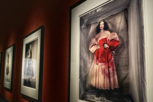 جانب من معرض روفيرسي (موقع متحف الموضة)